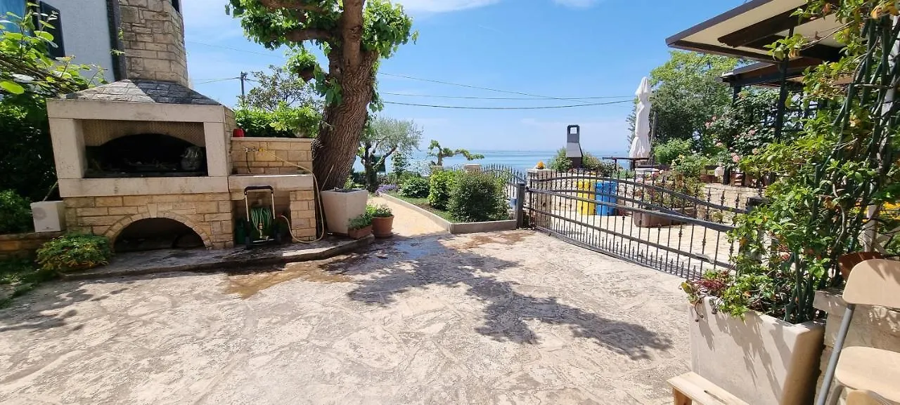 Romantic Apartment For Two On The Sea Zambratija